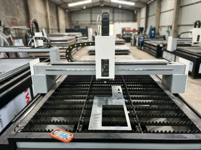 Mesin CNC Fiber Laser Cutting Plat Logam Sriwijaya Grafika Palembang